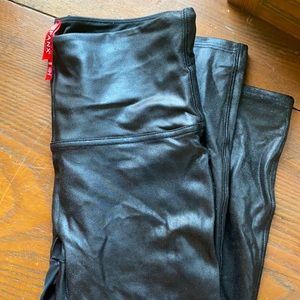 Spans faux leather leggings